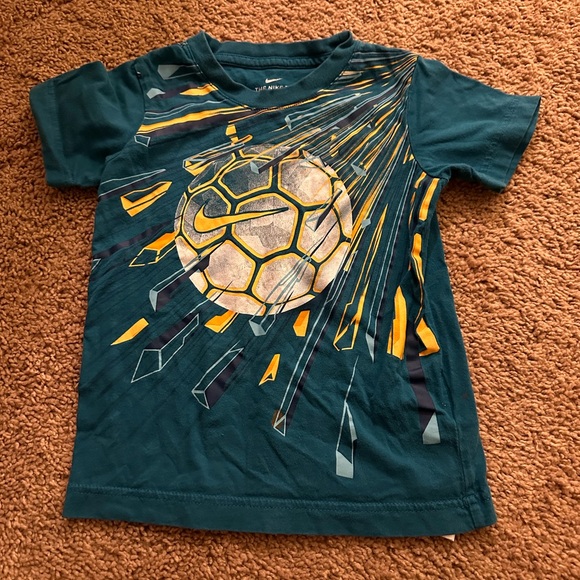Kids Nike shirt - Picture 2 of 3